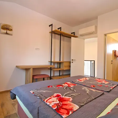 Rose 2352 Vakantiehuis Pula