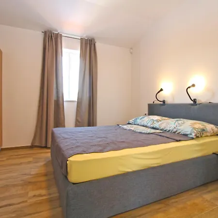 Rose 2352 Vakantiehuis Pula