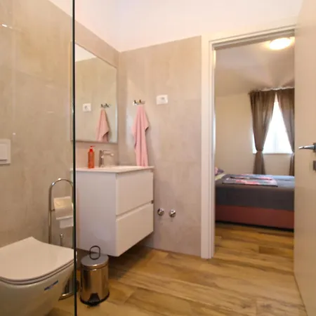 Semesterbostad Rose 2352 *