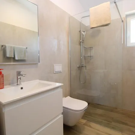 Semesterbostad Rose 2352