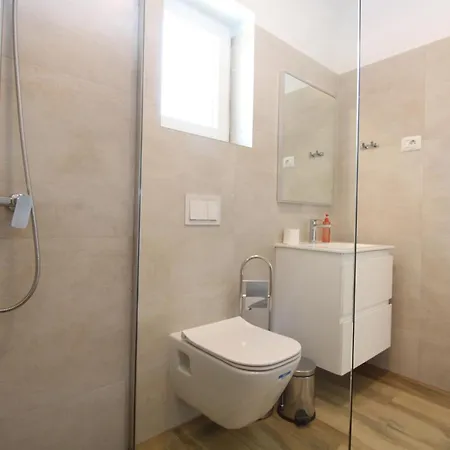 Rose 2352 Semesterbostad